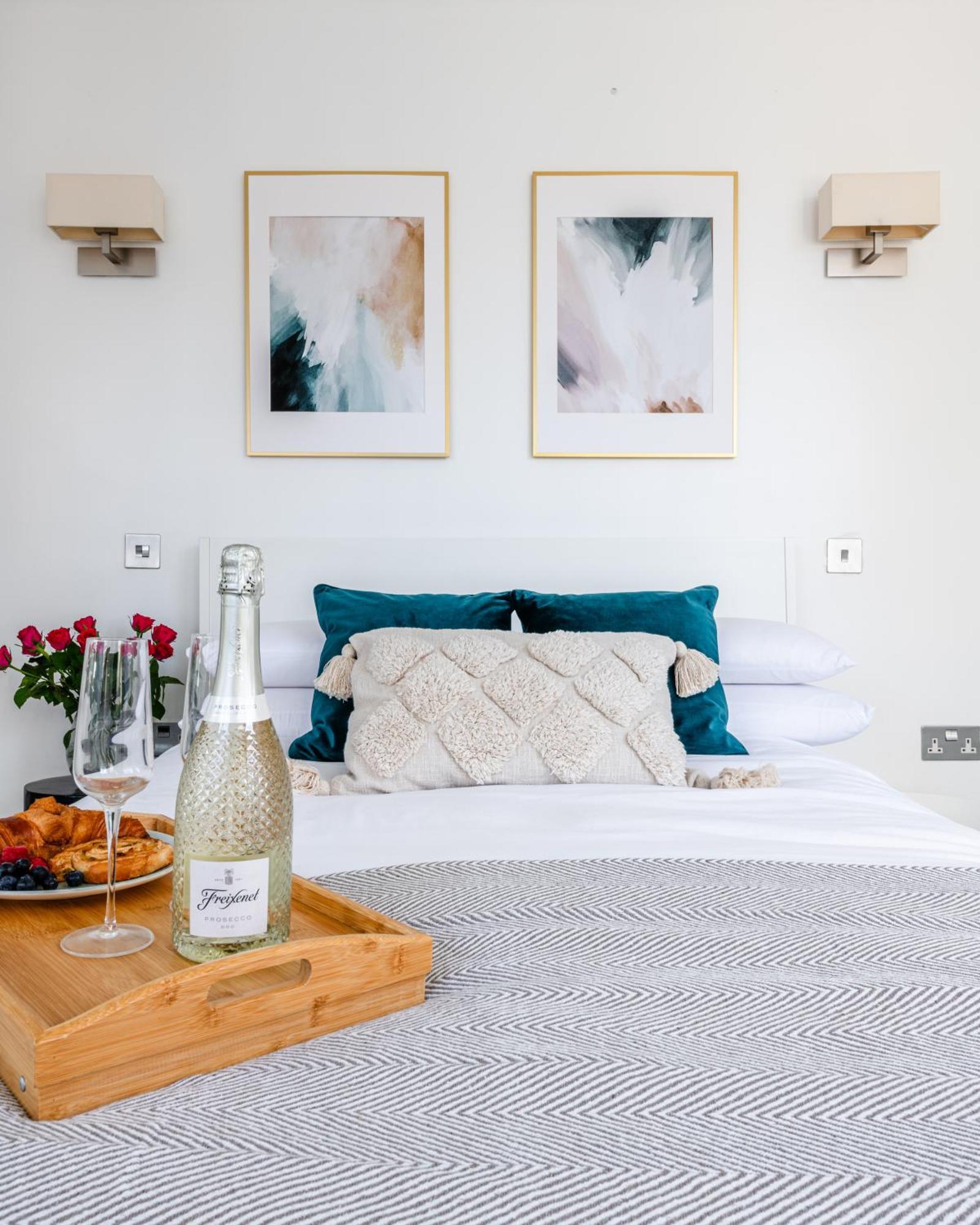 Stylish 1 Bedroom Kings Cross Ideal For 4 Guests By Uk Apartment London